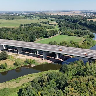 Fluss im Bereich Muldebrücke gesperrt - Abriss begonnen