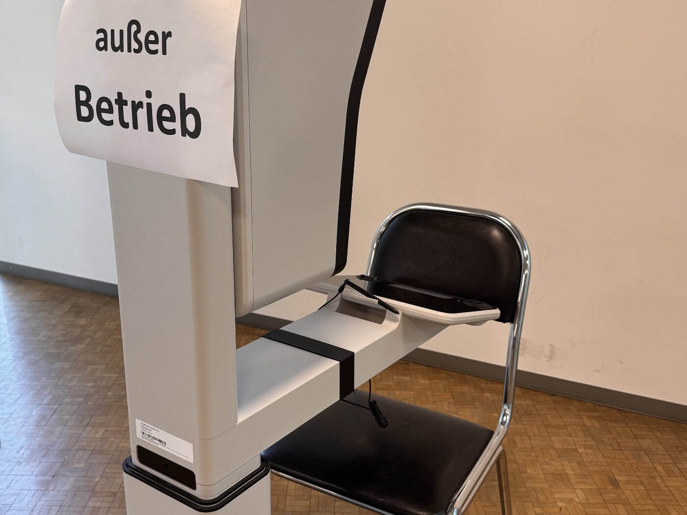 Passfoto-Automat im Coswiger Rathaus vorübergehend außer Betrieb
