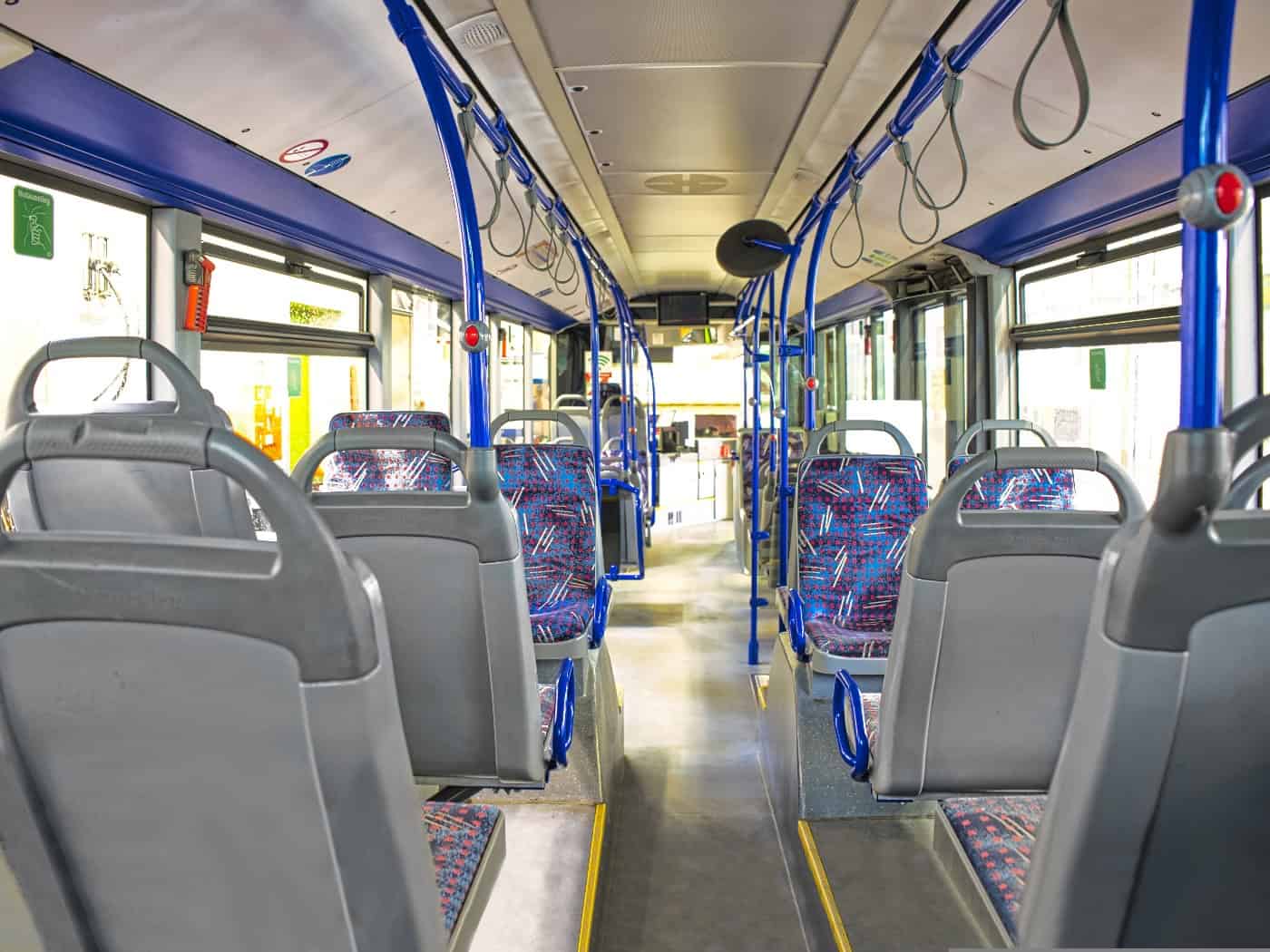 Bei Busfahrt schwer verletzt – Polizei sucht Zeugen