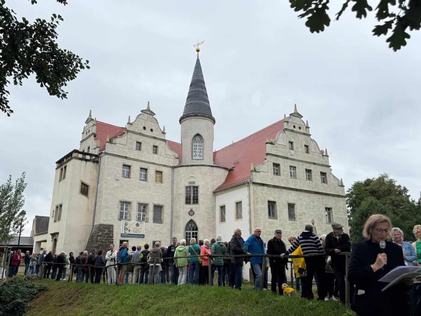 Glockenspiel im Wasserschloss Oberau eingeweiht