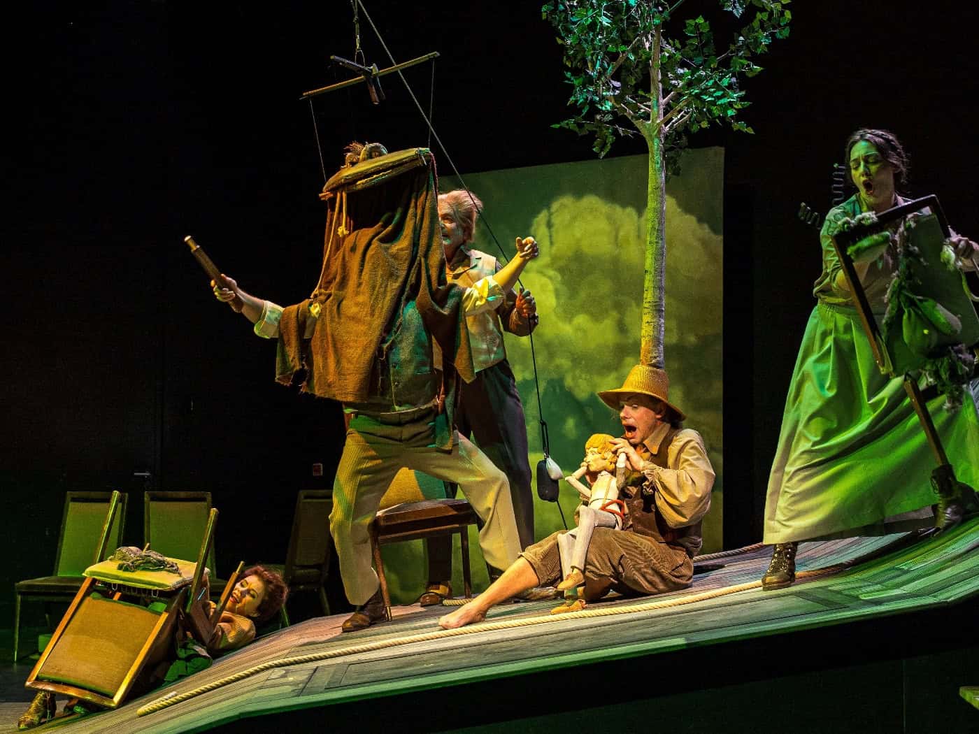 Peer Gynt: Henrik Ibsens Geistertanz mit Puppen feiert im Burgtheater Bautzen Premiere