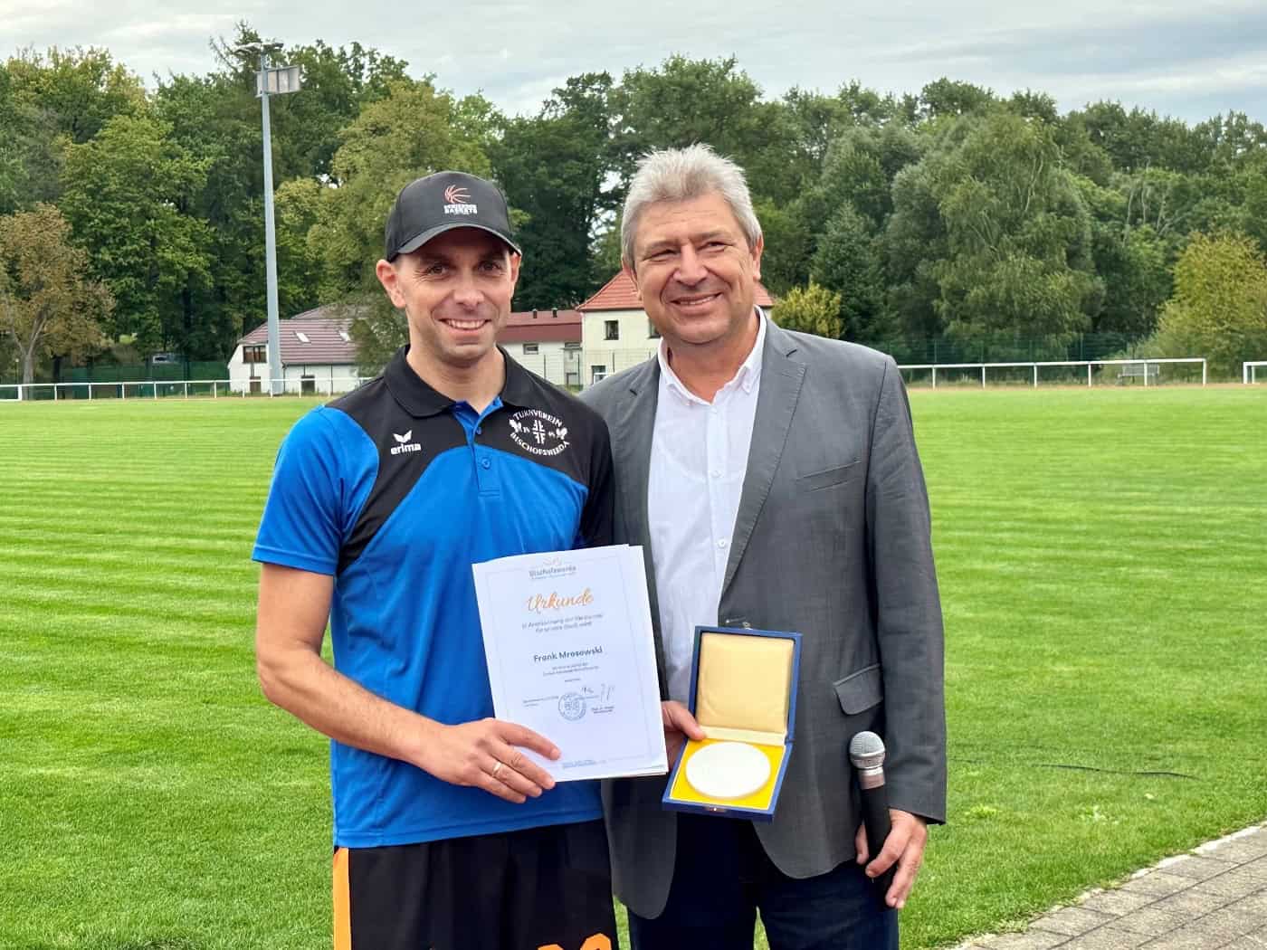 Frank Mrosowski erhält Ehrenplakette in Bischofswerda