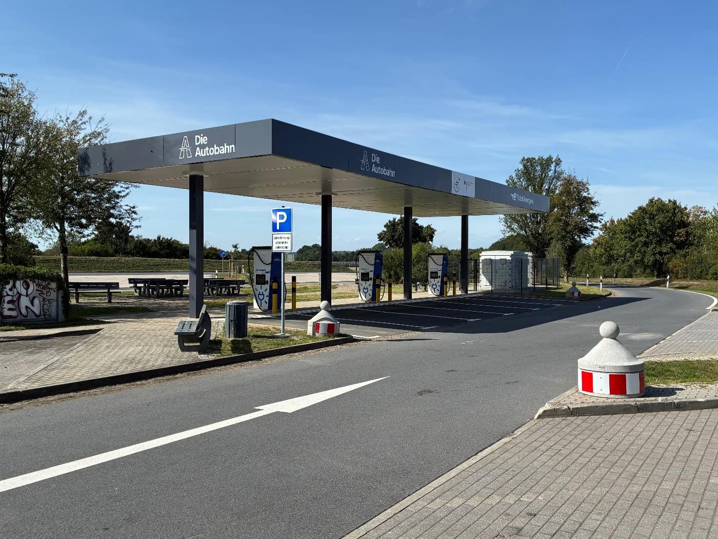 Nächster Deutschlandnetz-Ladepark an der A13 in Schönfeld eröffnet