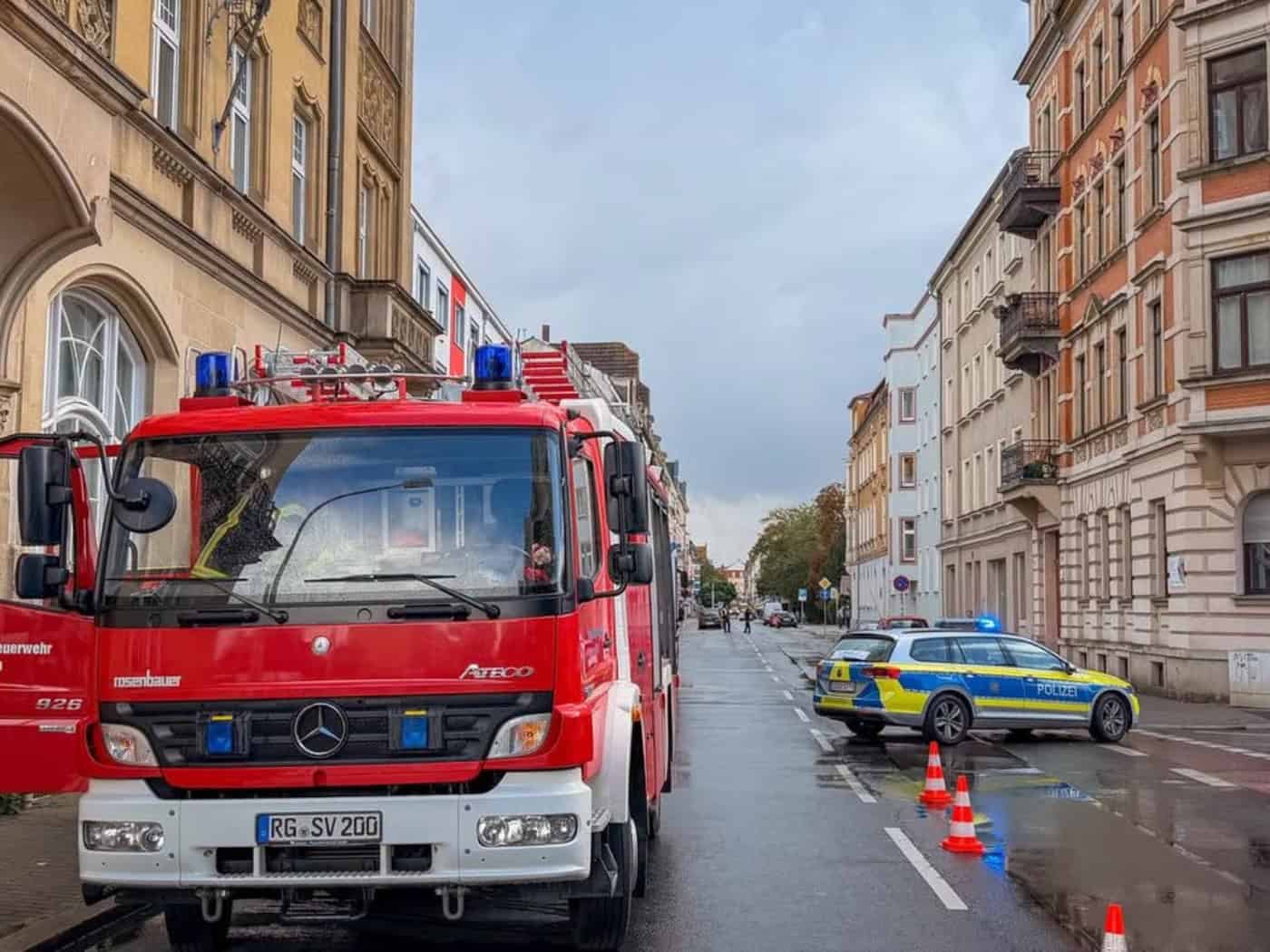 Rauchentwicklung in Riesa: Feuerwehr rückt zur Bahnhofstraße aus