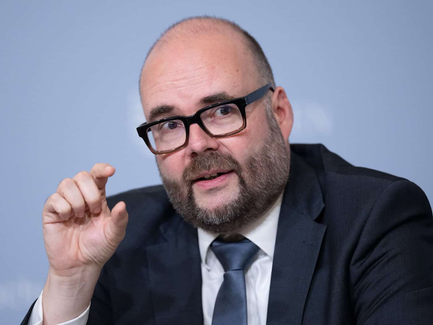 Sasko požaduje přísnější pravidla v boji proti finanční kriminalitě