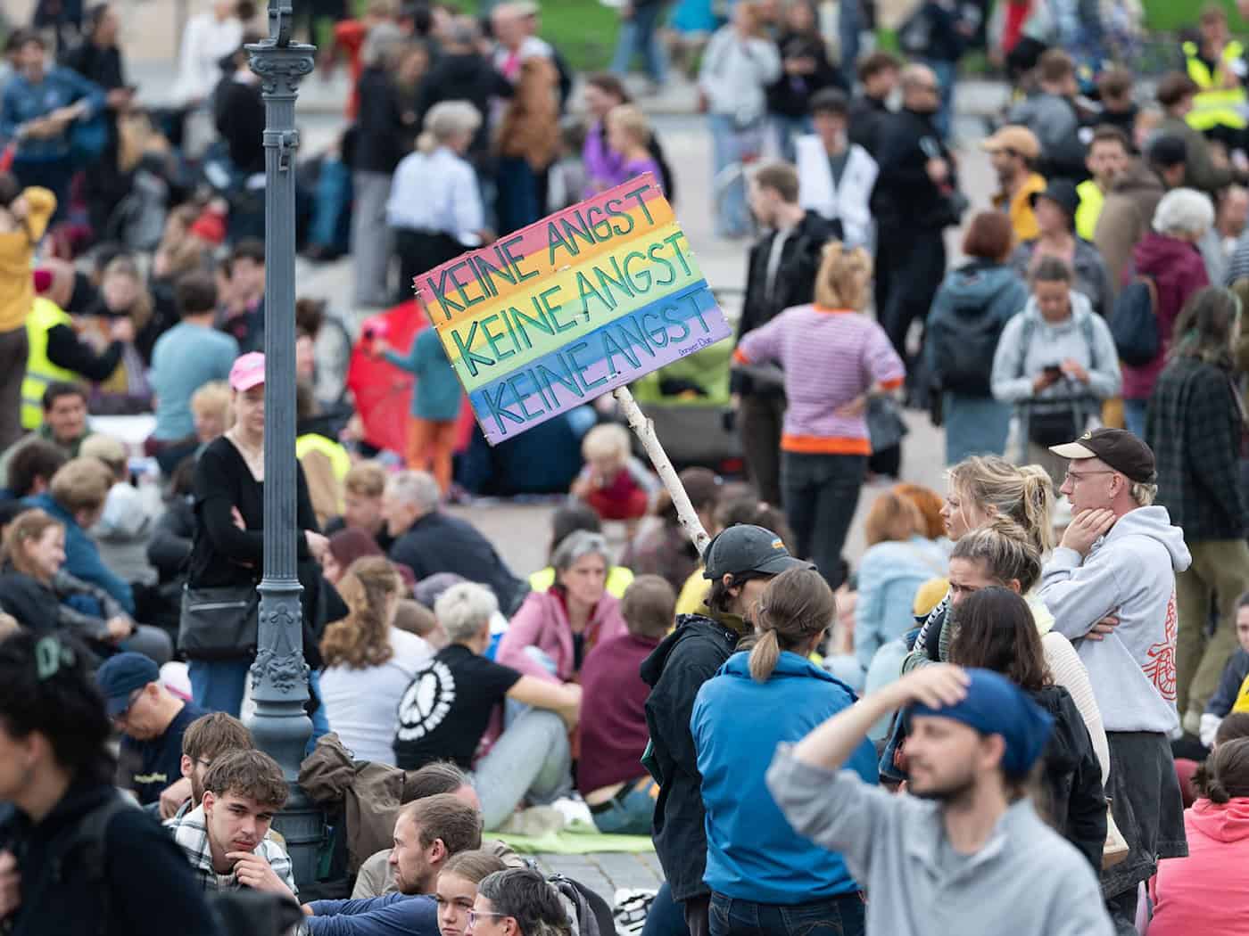 Tausende demonstrieren in Dresden und Leipzig gegen AfD