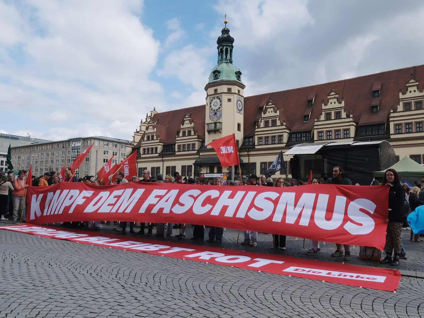 Tausende demonstrieren in Leipzig gegen Rechtsextremismus