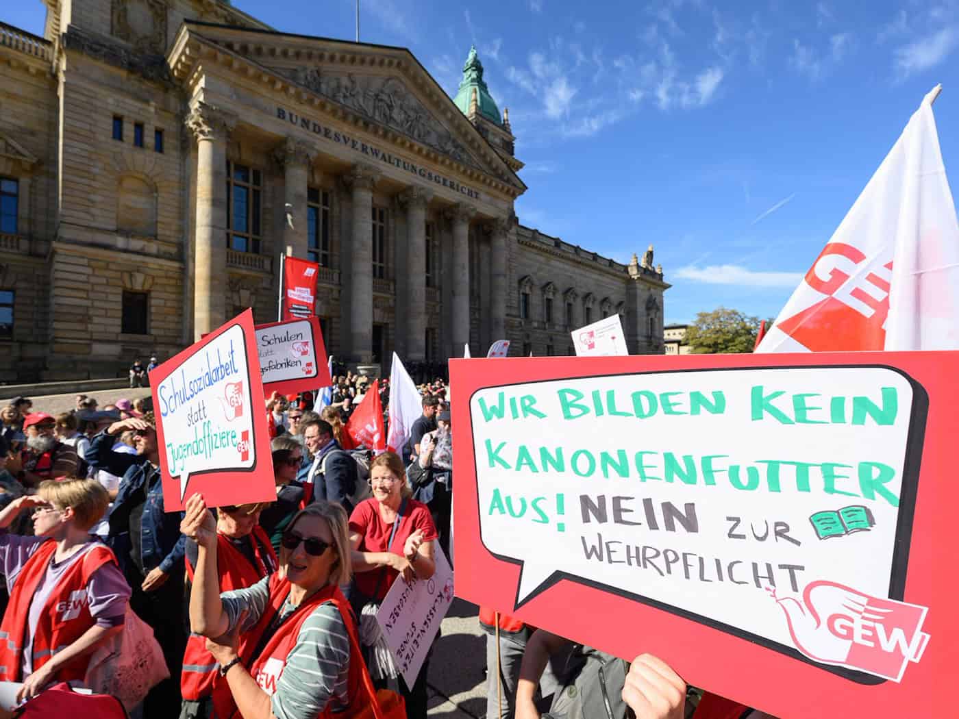 Tausende protestieren in Leipzig gegen Sozialkürzungen