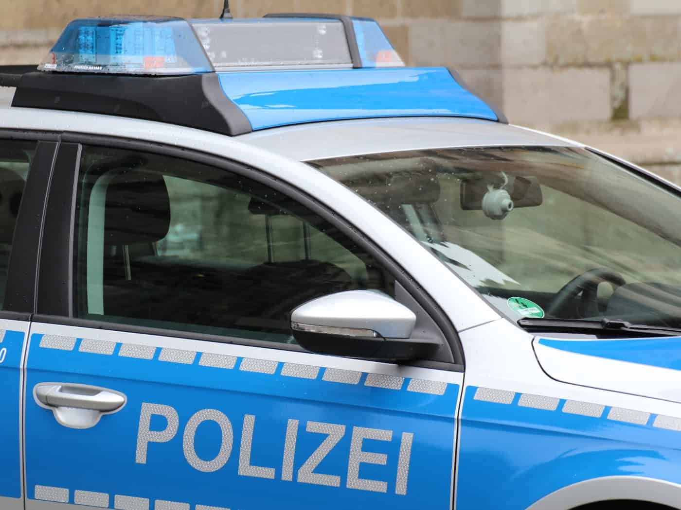 Betrunken gegen Streifenwagen gefahren