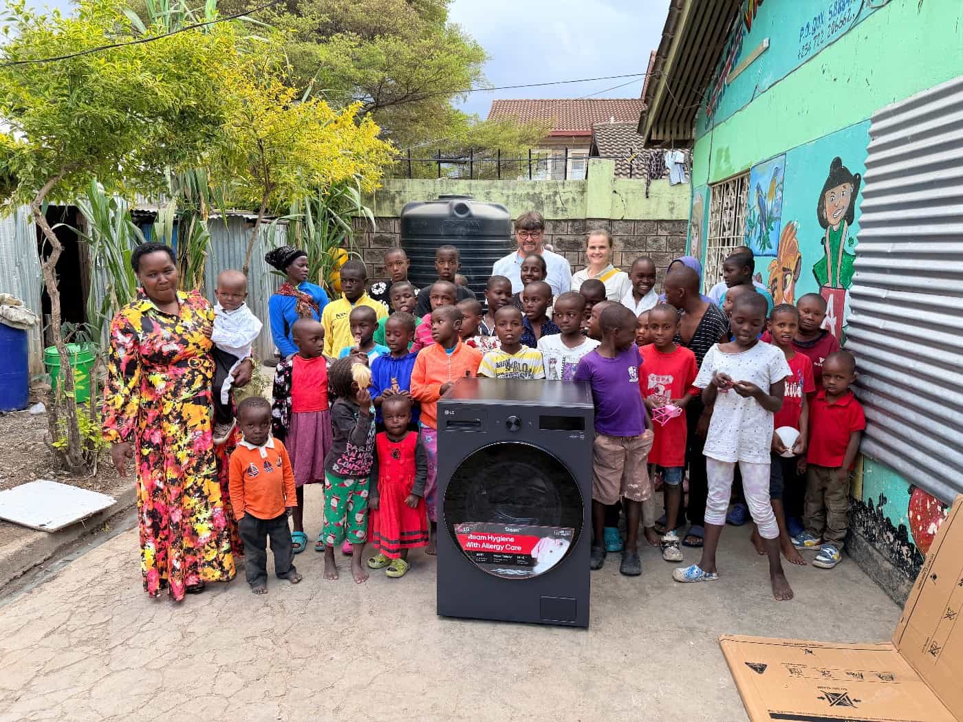 Ein Koffer aus Coswig, ein Brunnen bei Nairobi