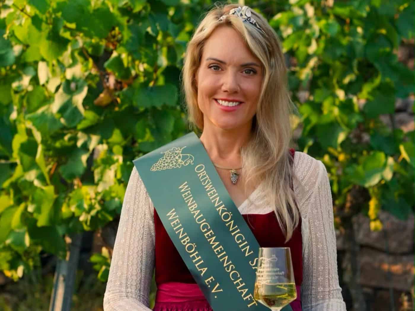 Sarah Annika Schiller zur ersten Ortsweinkönigin von Weinböhla gekrönt