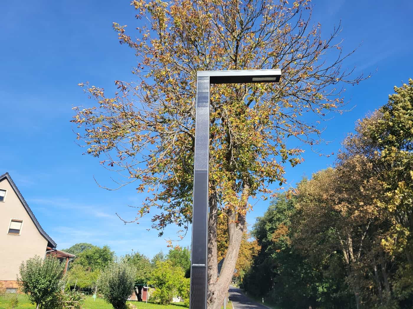 Autarke Straßenbeleuchtung in Kleinsaubernitz in Betrieb