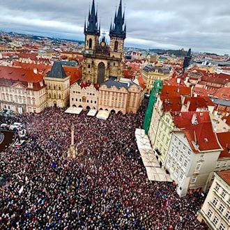 Demonstration auf dem Altstädter Ring in Prag gegen die geplante staatliche Finanzierung des öffentlich-rechtlichen Rundfunks.
