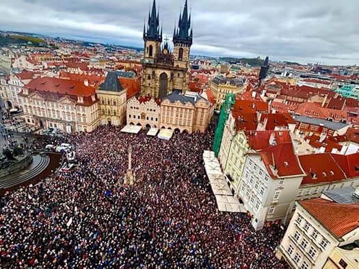Demonstration auf dem Altstädter Ring in Prag gegen die geplante staatliche Finanzierung des öffentlich-rechtlichen Rundfunks.