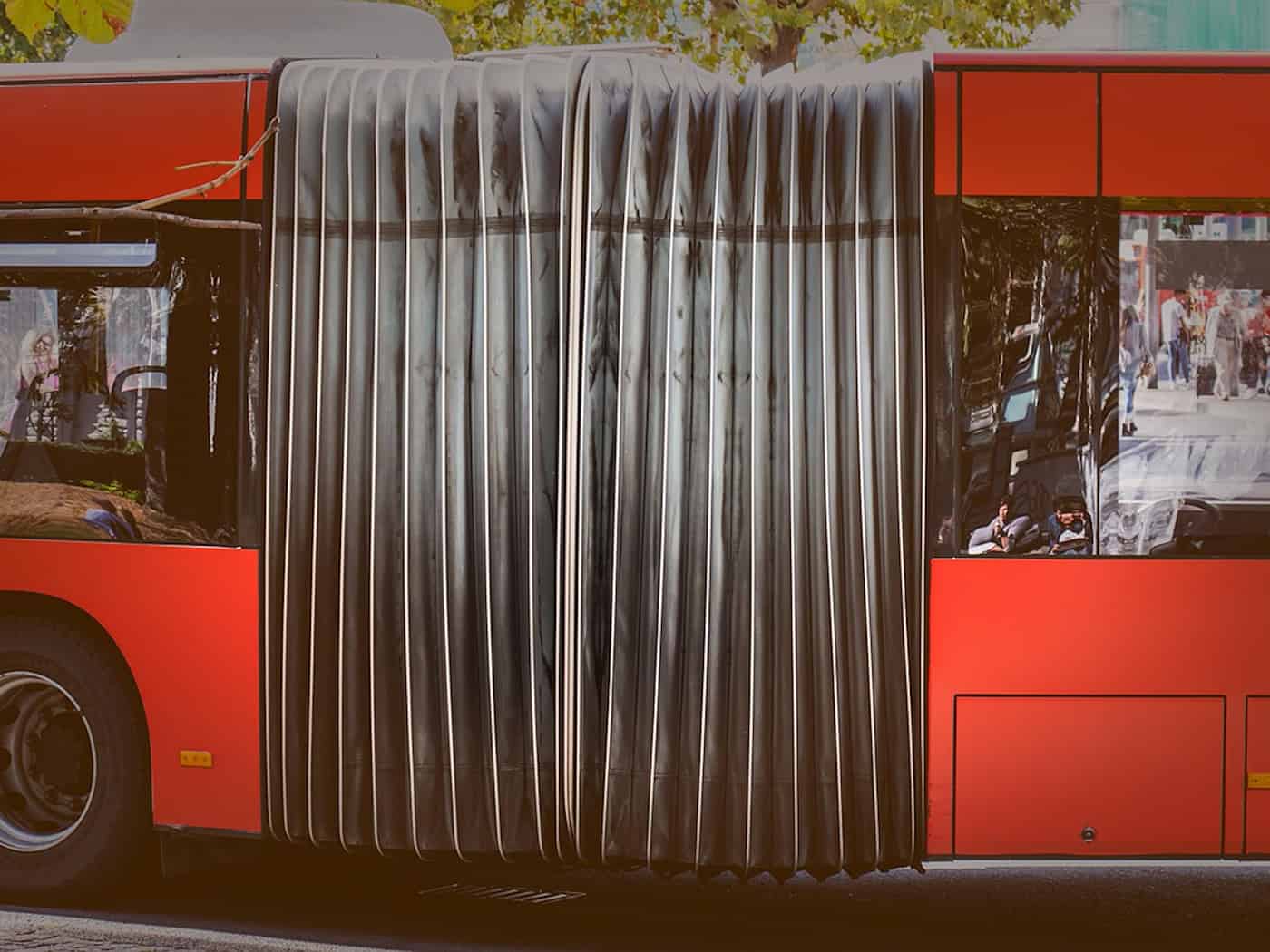 Gefahrenbremsung in Görlitz: Linienbus fährt auf Toyota auf