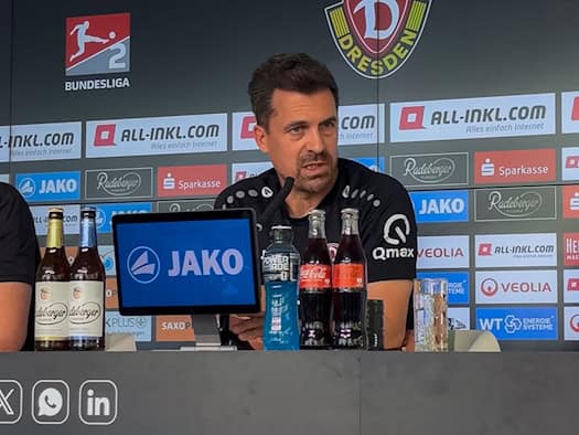 Dynamo Trainer Thomas Stamm auf der Pressekonferenz 