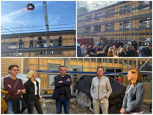 Dreiteilige Fotocollage: Oben hängt ein Richtkranz über dem Gerüst des Holzneubaus und Gäste feiern davor. Unten steht Bildungsbürgermeister Jan Donhauser mit Gesprächspartnern vor der Kita-Baustelle in Dresden-Prohlis.