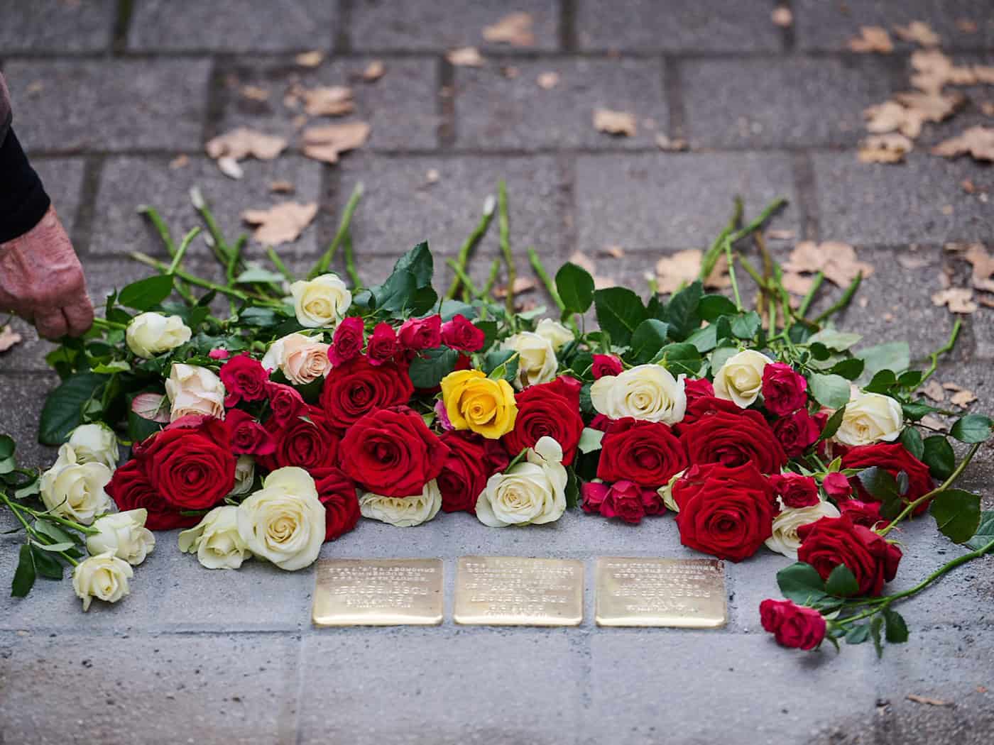 Drážďany dávají jasný signál: tři nové „Stolpersteine“ pro oběti nacismu