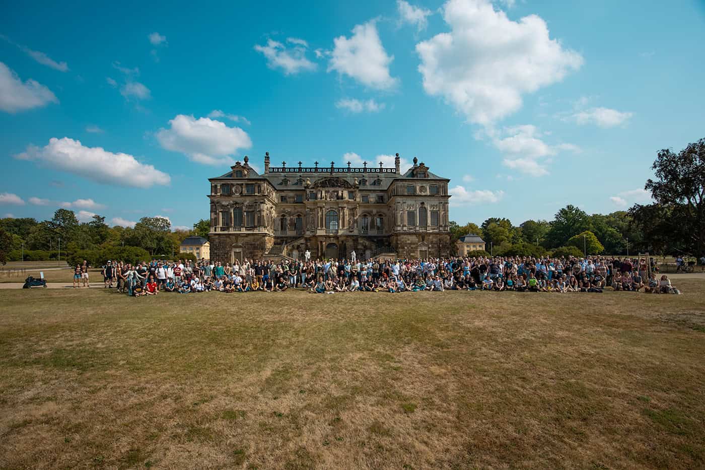 Teilnehmende Spazierclub im Großen Garten (Foto: Spazierclub Dresden, Konrad Höferth)