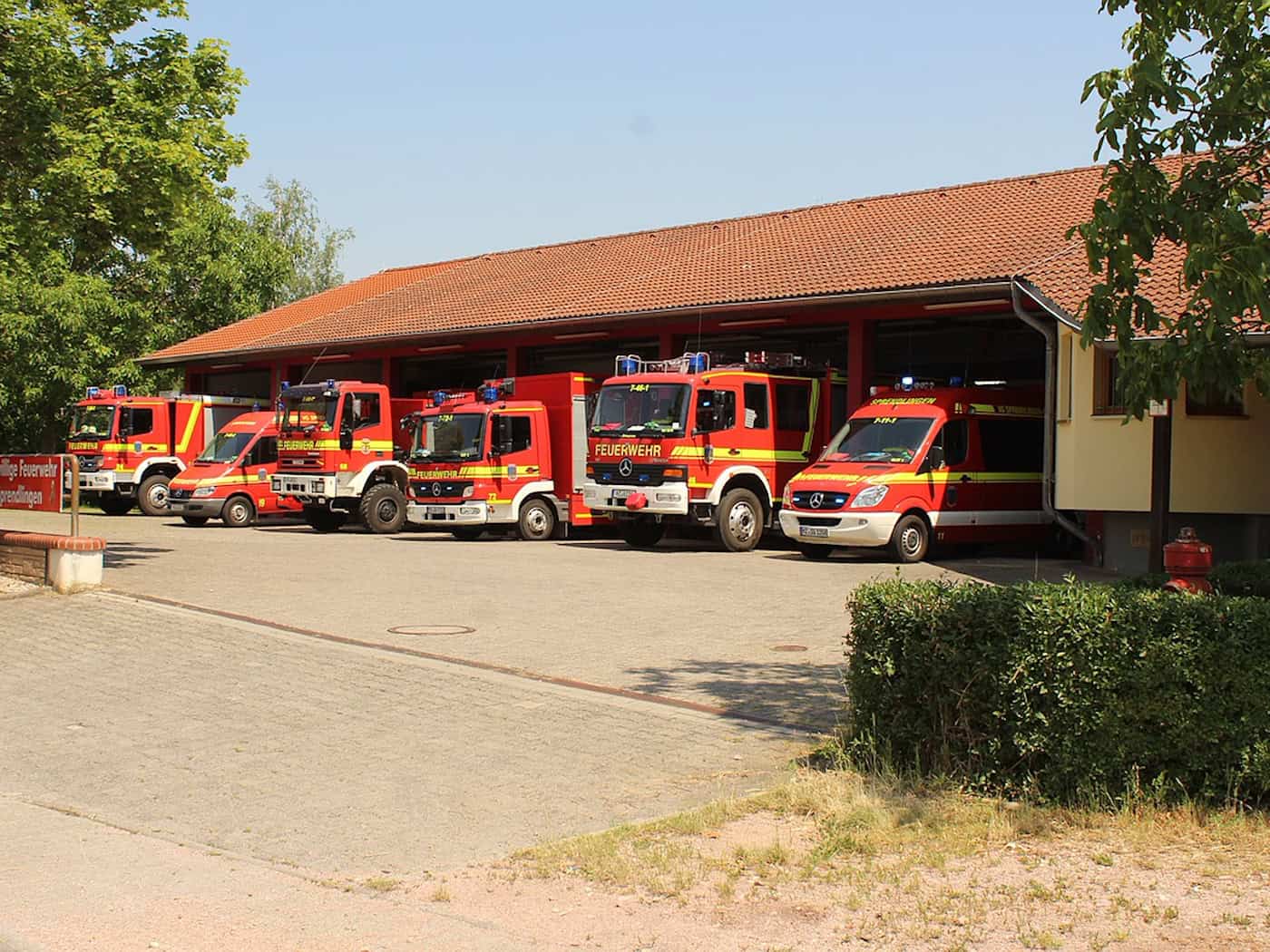 Feuerwehr Thiendorf hilft eingeklemmter Person und wird zu Frontalcrash alarmiert