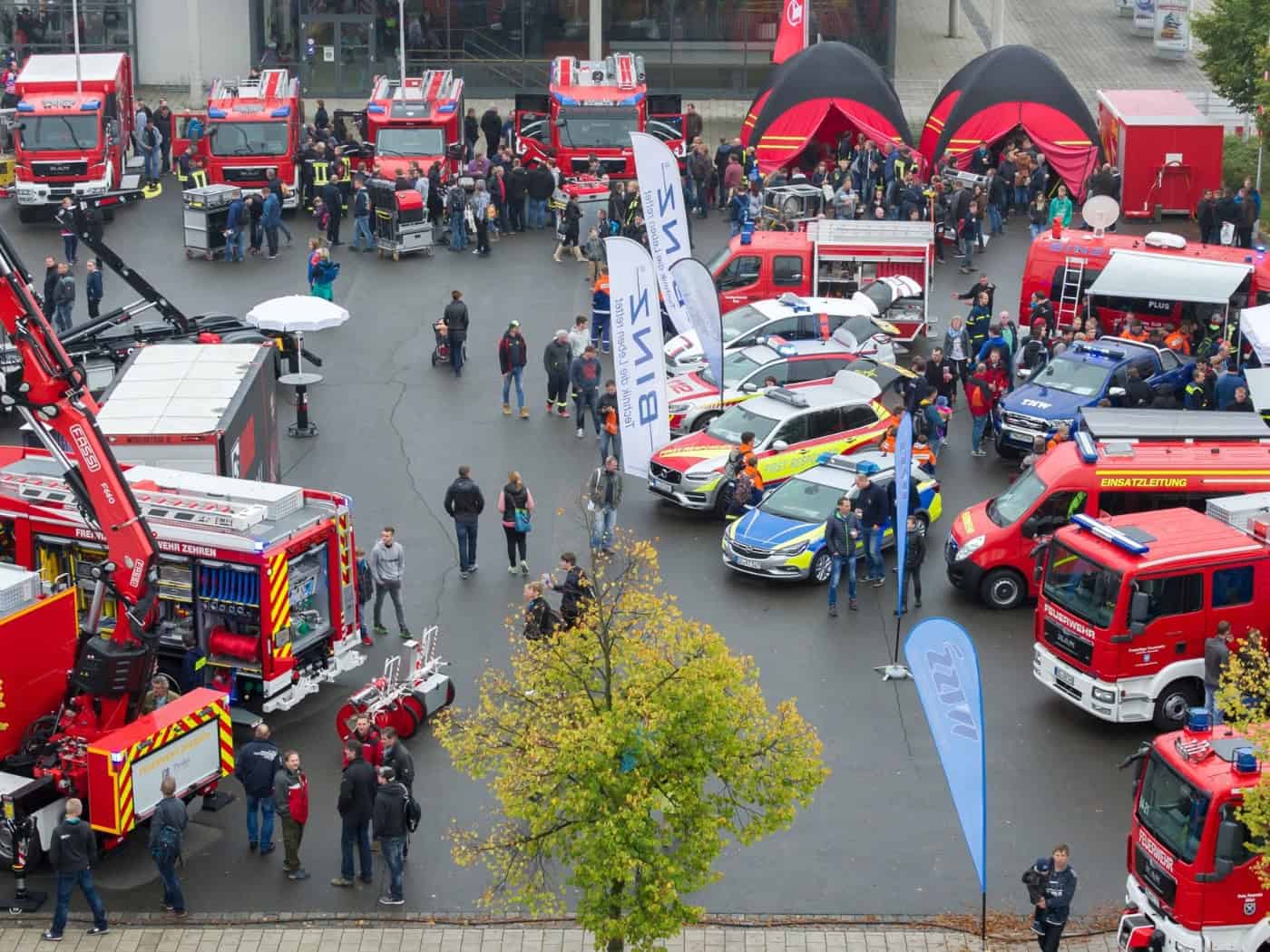Feuerwehrfahrzeuge im Freigelände der Messe Dresden bei der FLORIAN