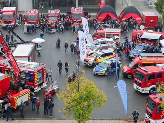 Feuerwehrfahrzeuge im Freigelände der Messe Dresden bei der FLORIAN
