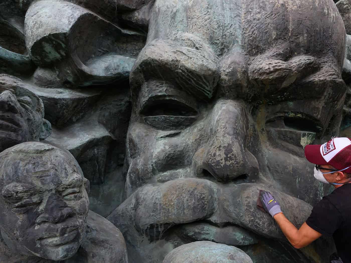 Frischekur für Leipziger Marx-Relief abgeschlossen