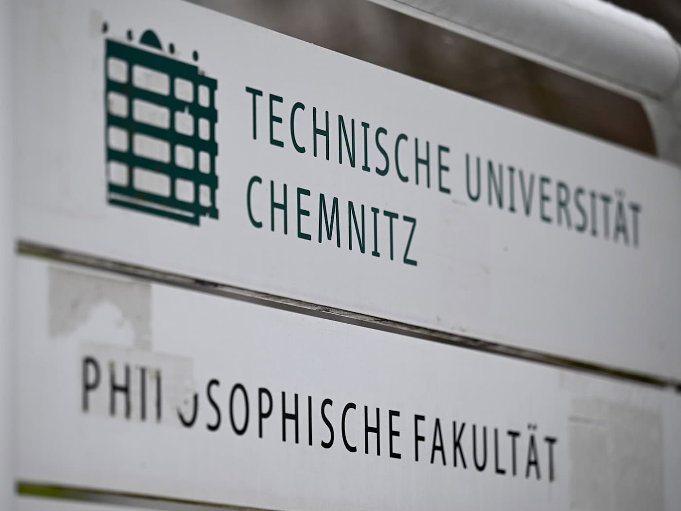 Sudnistwo: Voigt je skóržbu přećiwo Kamjeničanskej techniskej uniwersiće cofnył