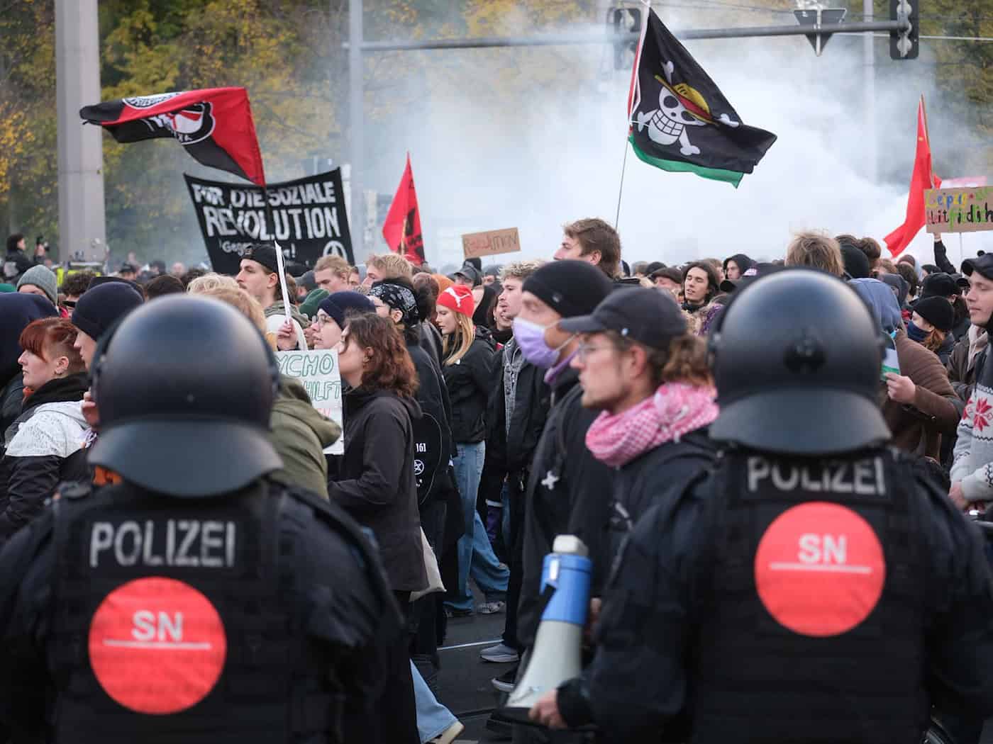 Haltestelle nach «Gen Z»-Demo in Leipzig zerstört