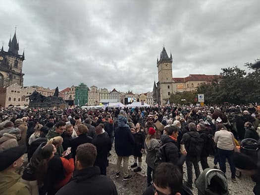 Demonstration auf dem Altstädter Ring in Prag gegen die geplante staatliche Finanzierung des öffentlich-rechtlichen Rundfunks.