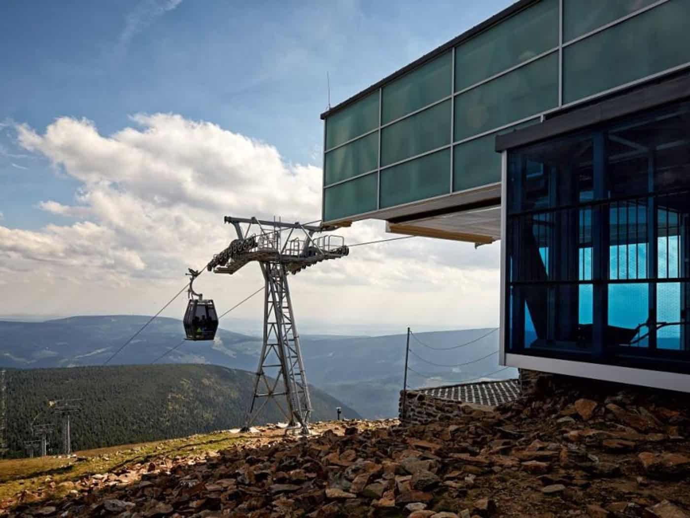 Kabinenseilbahn auf die Schneekoppe im tschechischen Riesengebirge.