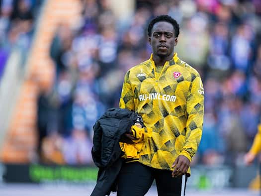 Dynamo Dresden Spieler Kennedy Okpala vor dem Spiel