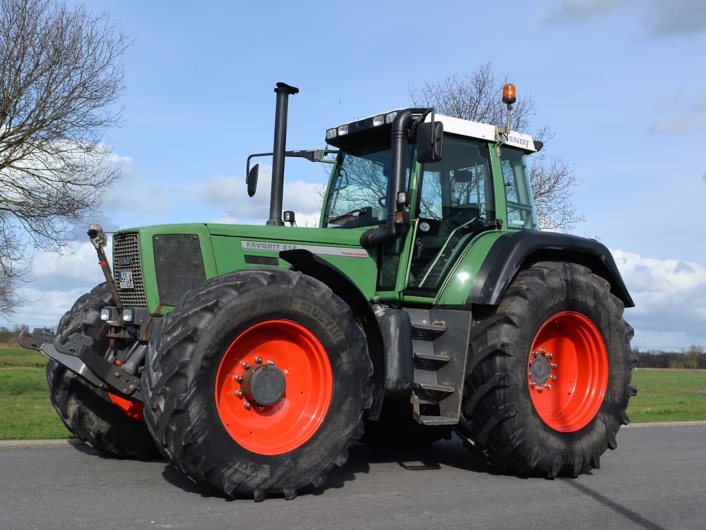 Unfall hinter Traktor auf der Großschönauer Straße in Bertsdorf