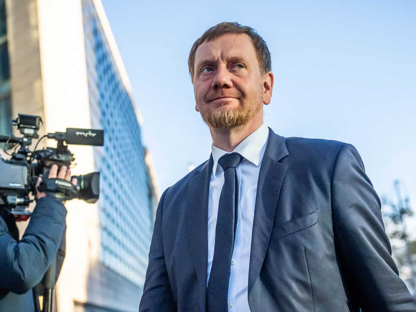 Kretschmer se muestra escéptico respecto a la prohibición de la AfD y al «muro cortafuegos»