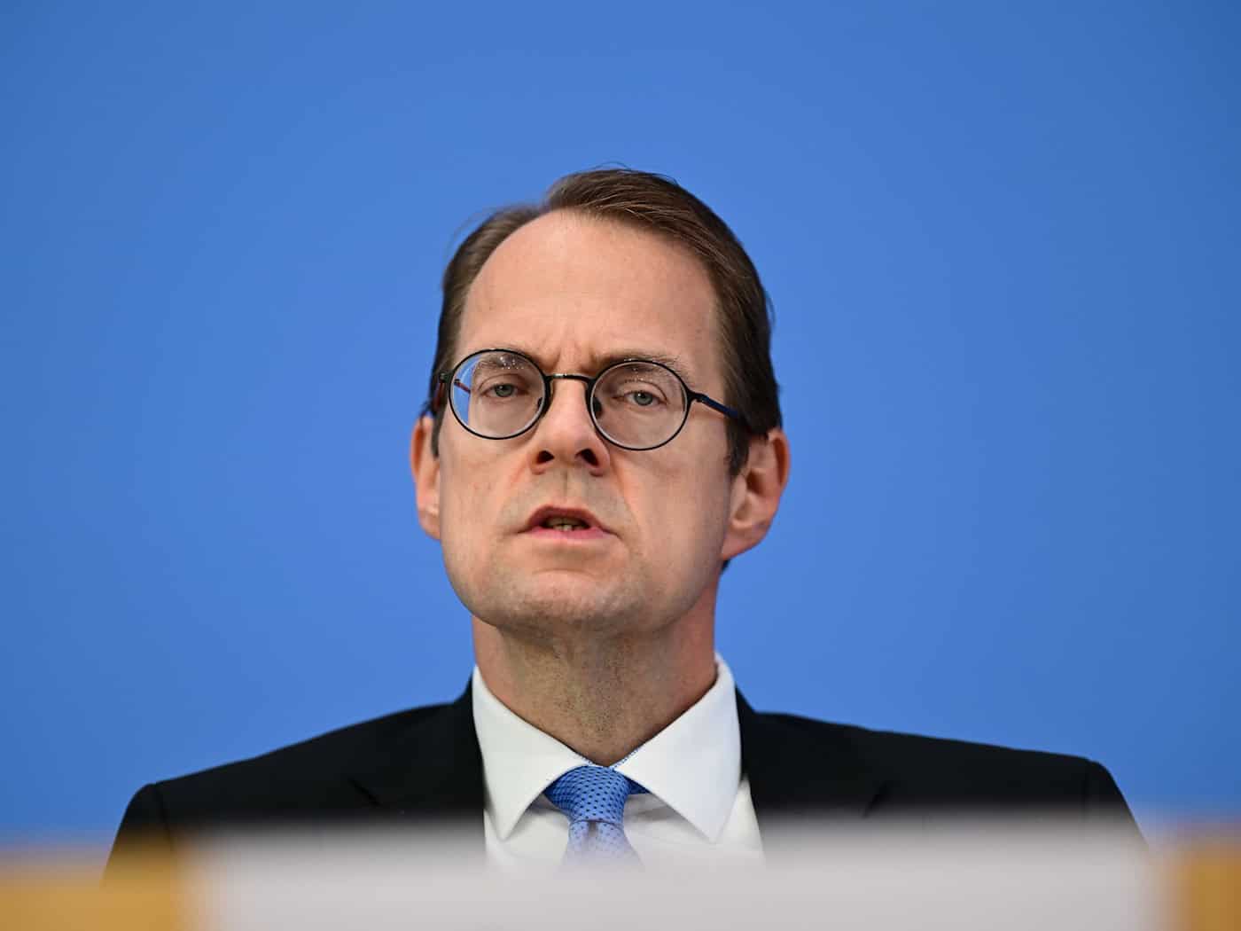 El líder del grupo parlamentario de izquierda, Pellmann, pasa a formar parte de «Rote Hilfe»
