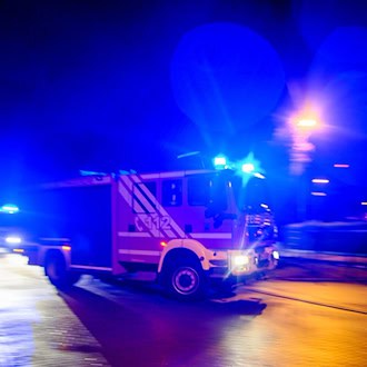Nächtlicher Kellerbrand zwingt 36 Bewohner aus dem Haus