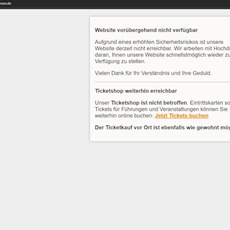 Screenshot der Meldung auf schloesserland-sachsen.de mit der Überschrift „Website vorübergehend nicht verfügbar” wegen eines erhöhten Sicherheitsrisikos. Darunter steht der Hinweis, dass der Ticketshop für Führungen weiterhin erreichbar ist.