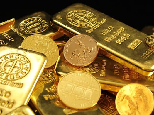 Goldbarren und Münzen