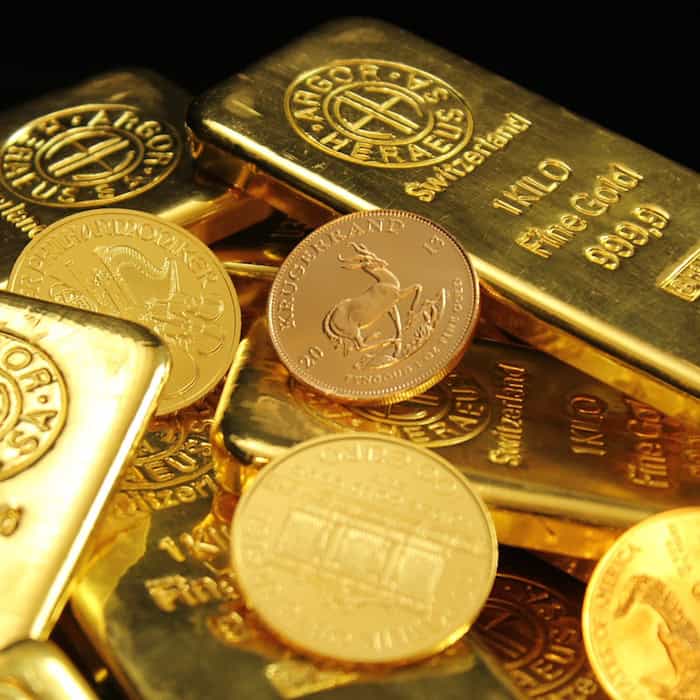 Goldbarren und Münzen