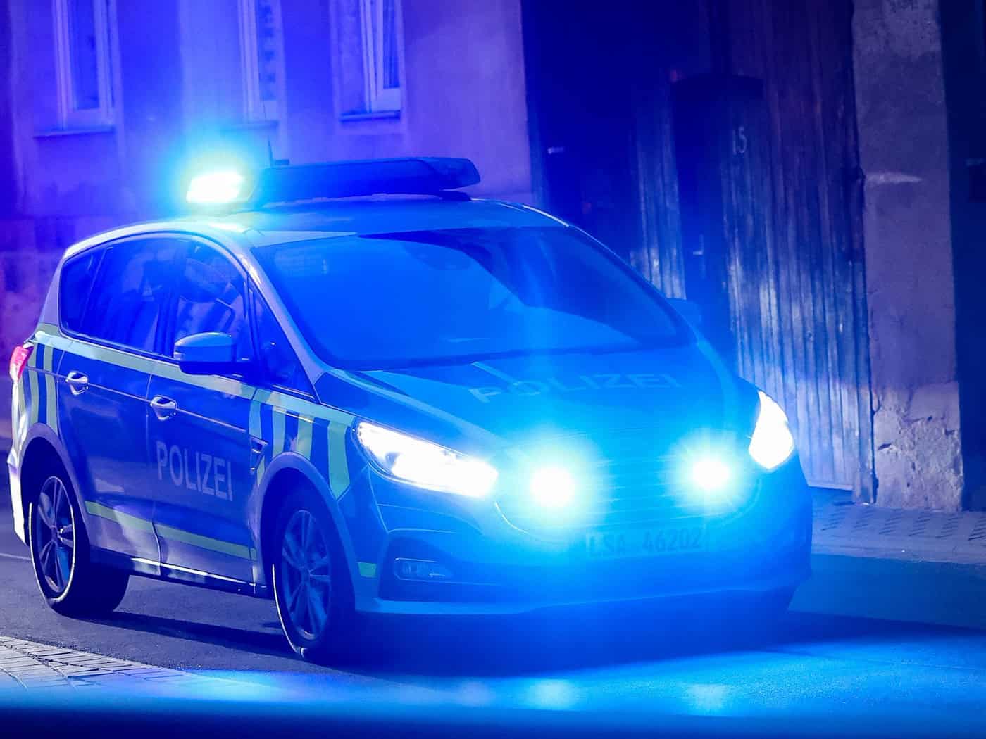 Telefonzelle zum Büchertausch durch Explosion zerstört