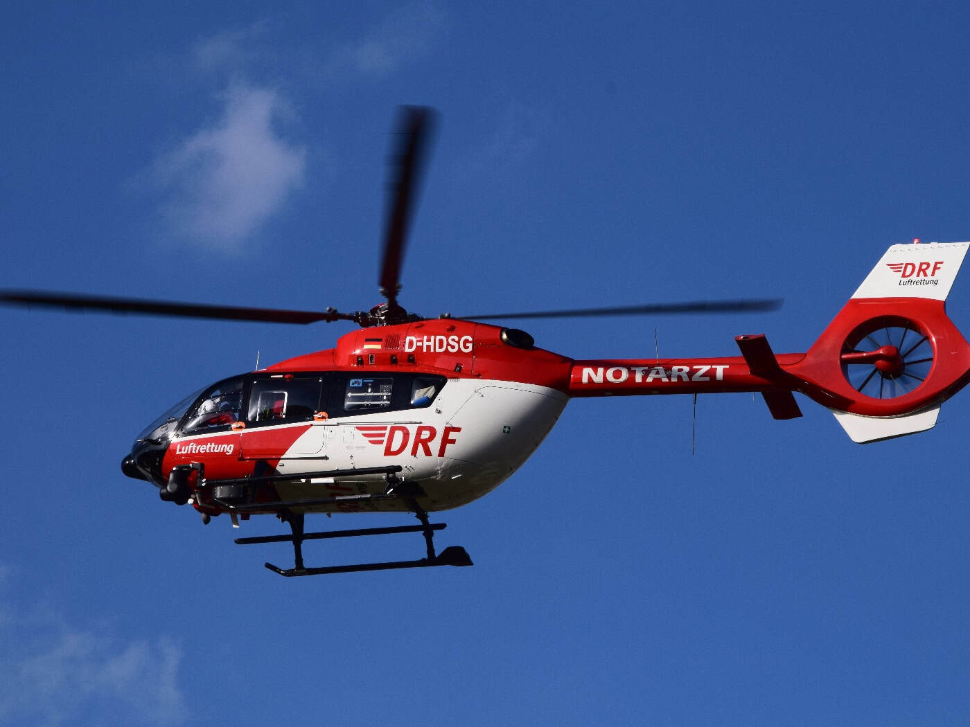 Schwerer Unfall auf der B 96: 83-Jähriger mit Hubschrauber ins Krankenhaus geflogen