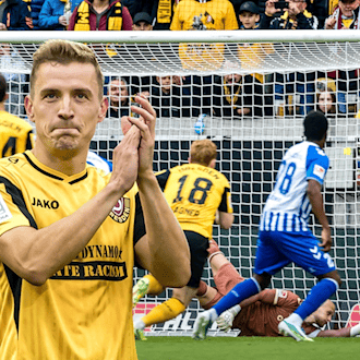 Dynamo Dresden Spieler Niklas Hauptmann bei einem Elfmeter