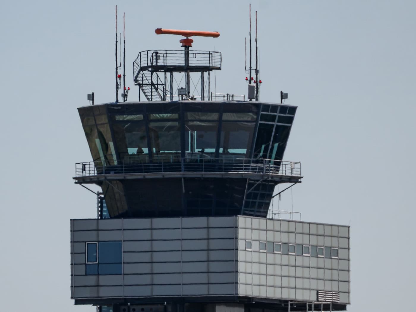 Zaun am Leipziger Flughafen womöglich von Auto durchbrochen