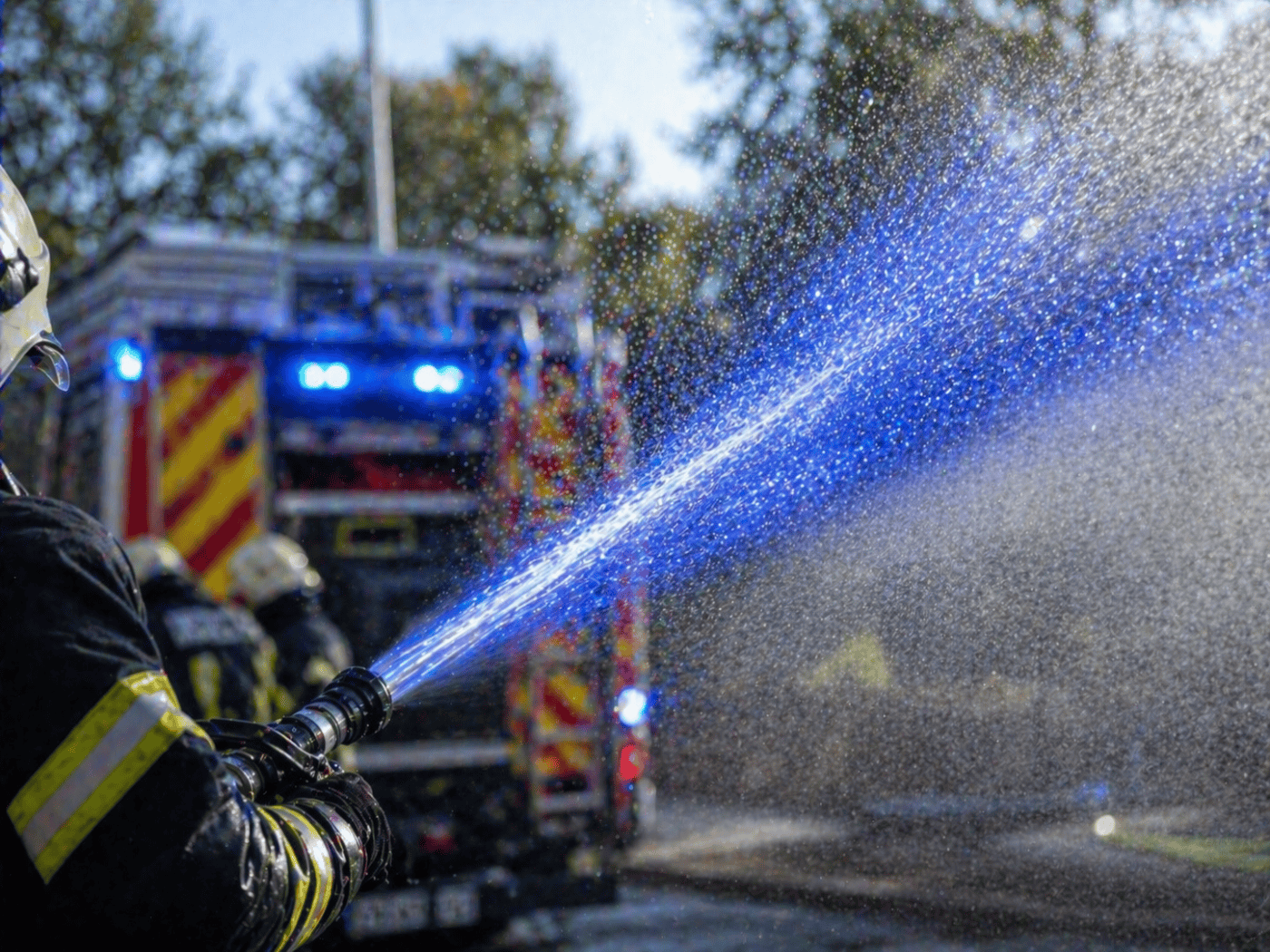 Schwelbrand im Treppenhaus in Schwarzenberg: Feuerwehr rückt in der Nacht aus