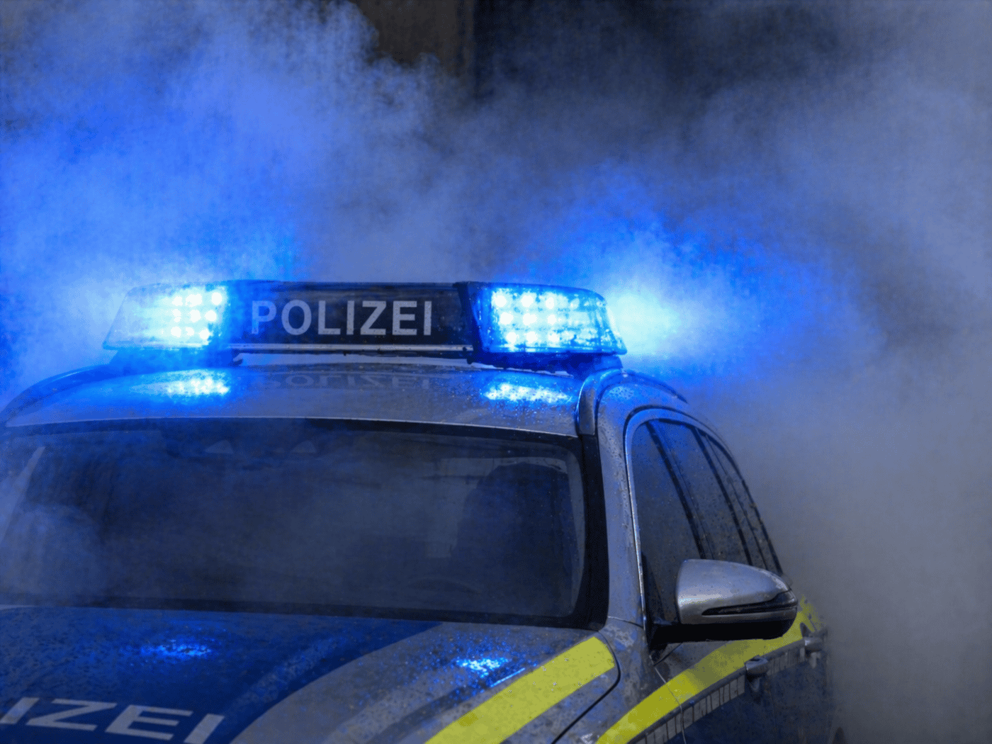 Parfumware von Sattelzug auf A4-Parkplatz gestohlen