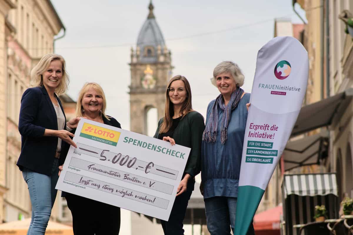 Dr. Stephanie Rohac ist die neue Sachsenlotto-Möglichmacherin. Sie widmet sich dem Thema Frauenförderung und engagiert sich aktiv für mehr Vielfalt und Gleichstellung. Der Fraueninitiative Bautzen e. V. erhält ihre Möglichmacher-Summe über 5.000 Euro.