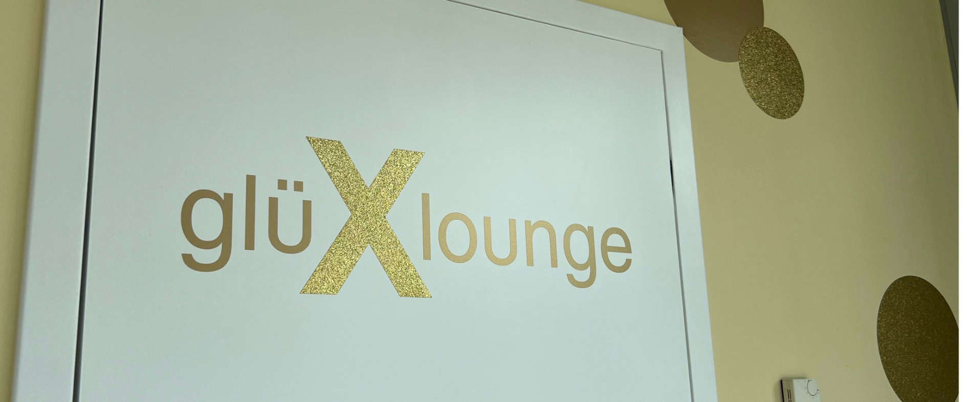 Foto zu Spiel 77-Millionär feiert Lotteriegewinn in der Sachsenlotto-glüXlounge