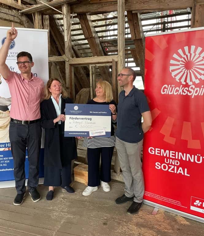 Foto zu GlücksSpirale unterstützt bei Dachsanierung auf Rittergut Ebersbach