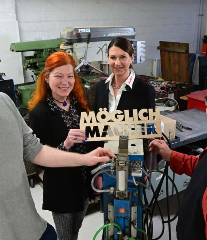 Sachsenlotto freut sich, eine neue Möglichmacherin in der Kampagne willkommen zu heißen: Katrin Hoffmann, Geschäftsführerin des Industrievereins Sachsen 1828 e.V. und Vorstandsvorsitzende des Maker e.V.