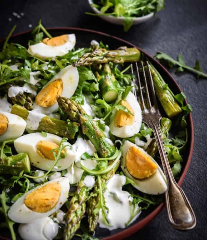 Foto zu Gegrillter Spargelsalat mit Rucola und Ei